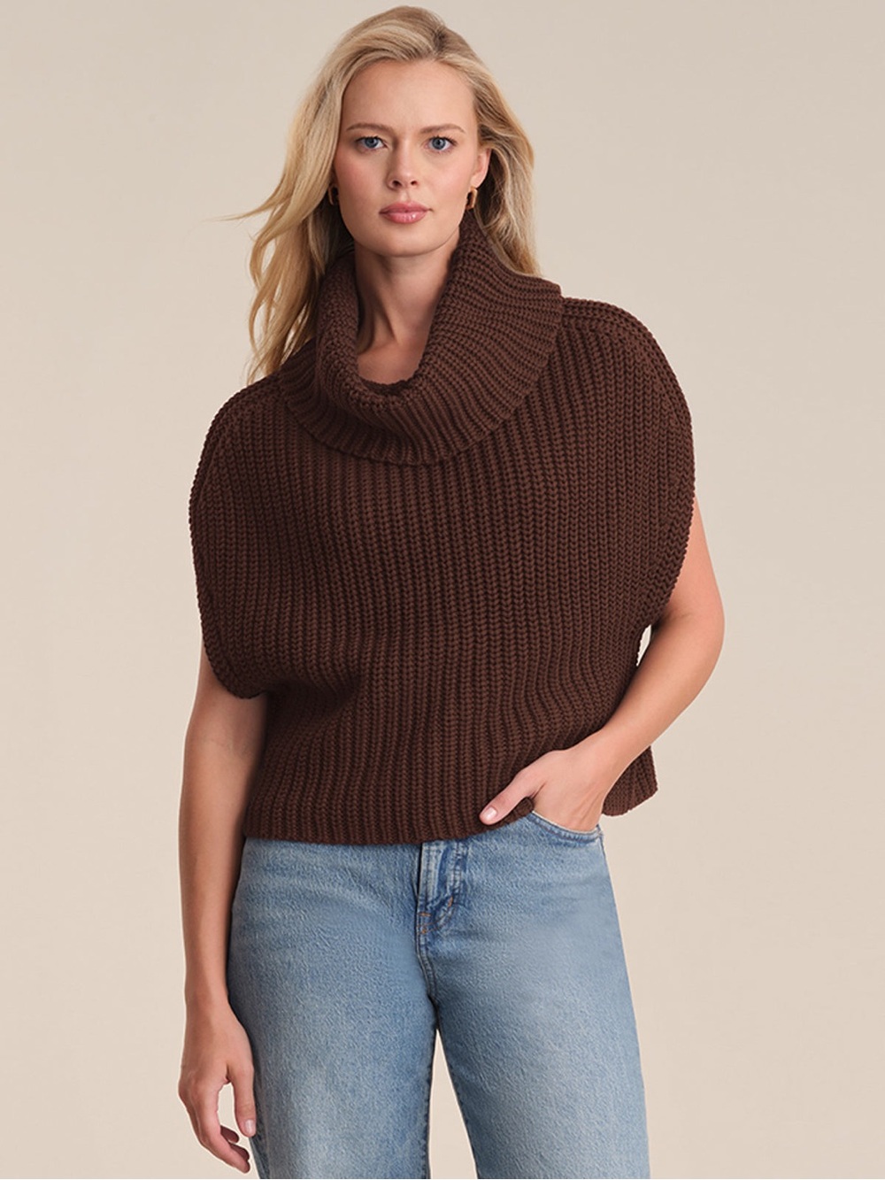 525 America CATE: COTTON SLEEVELESS TURTLENECK SWEATER
